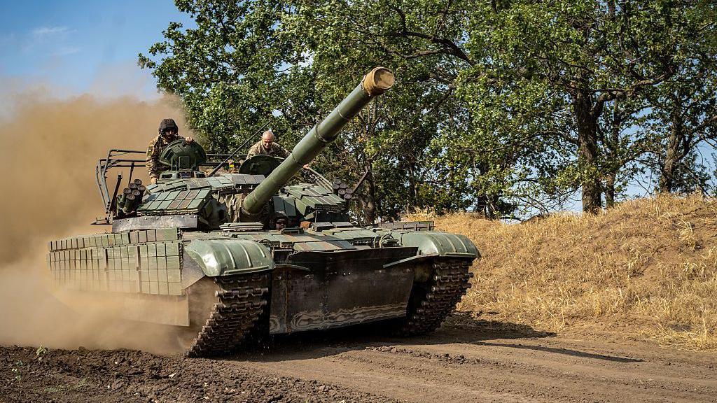 Ukrajinske granice se ne smeju nasilno menjati, kažu evropski lideri 1 Ukrajinski vojnici na tenku 8. avgust 2025.