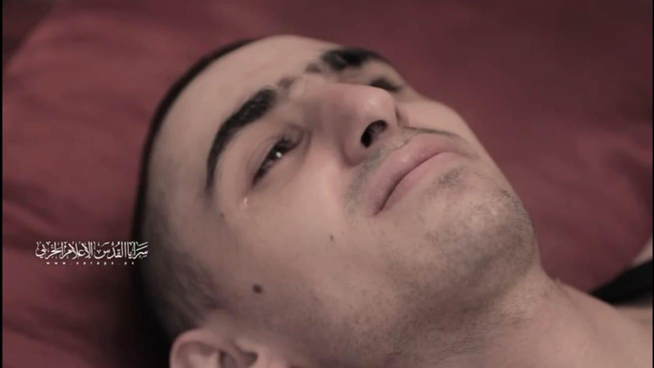 Snimci izgladnelih izrelskih talaca u Gazi izazvali osudu širom sveta 2 Rom Braslavski, izraelski talac, na snimku koji je objavila grupa Palestinski džihad