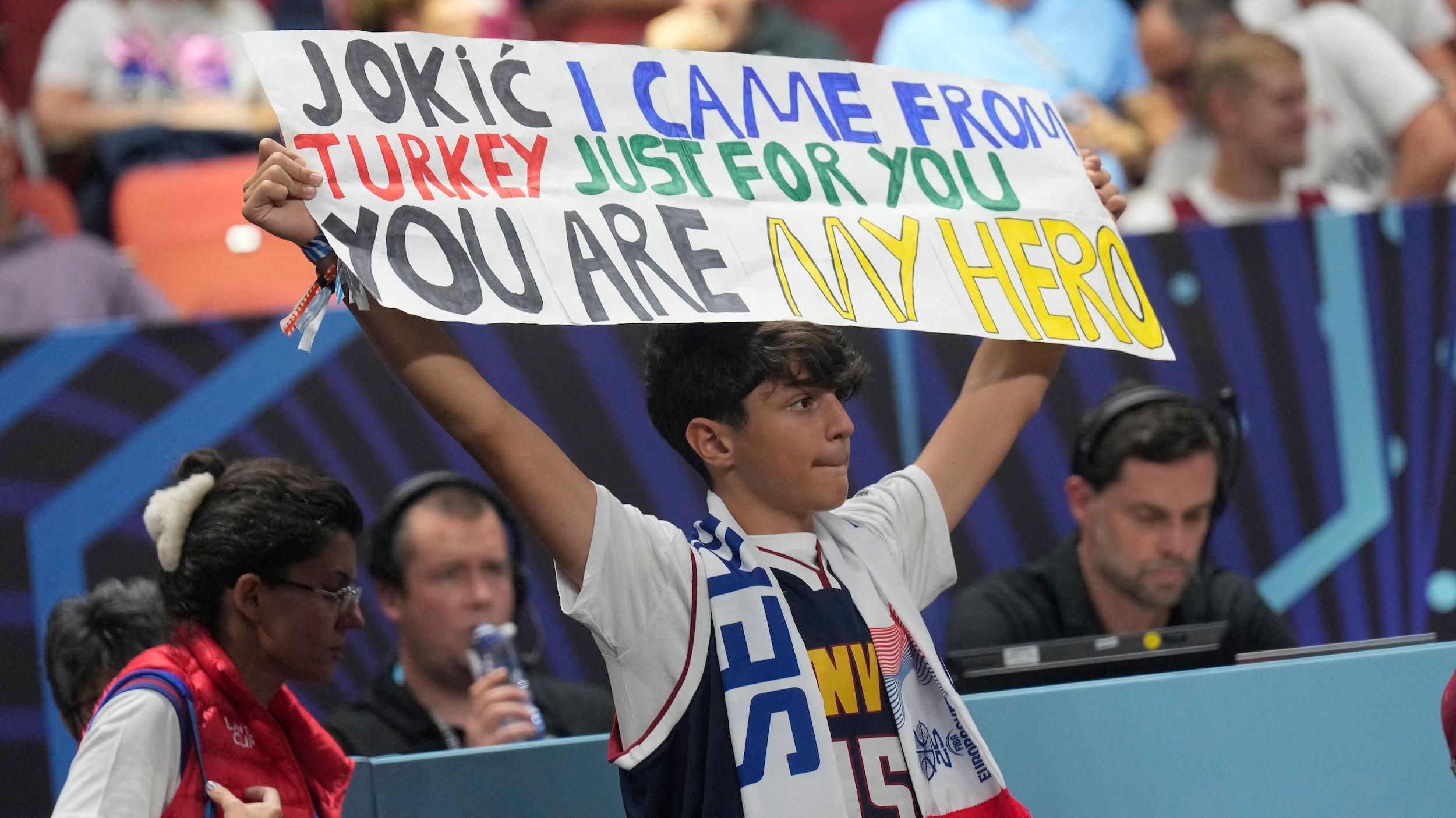 Dnevnik iz Rige: Svi moji susreti sa Nikolom Jokićem 3 Poruka za Nikolu Jokića