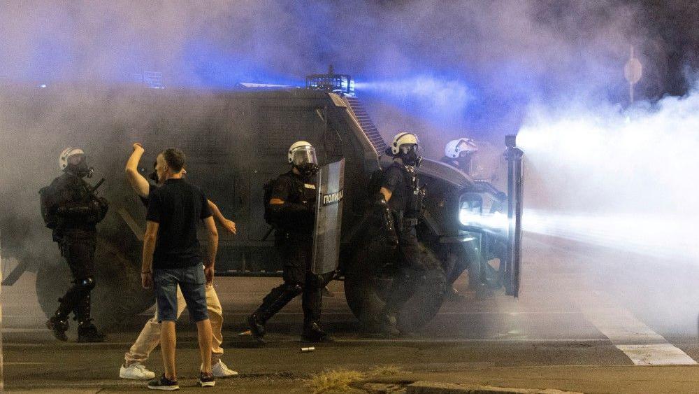 Novi neredi u Srbiji, podrška studentkinji Nikolini, održana sednica Saveta za nacionalnu bezbednost 1 neredi u beogradu, protest u beogradu