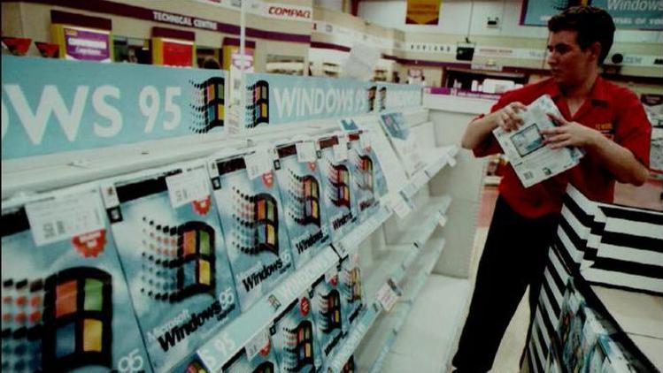 Windows 95: Sistem koji je promenio korišćenje računara 2 Početak prodaje sistema Windows95 u Velikoj Britaniji