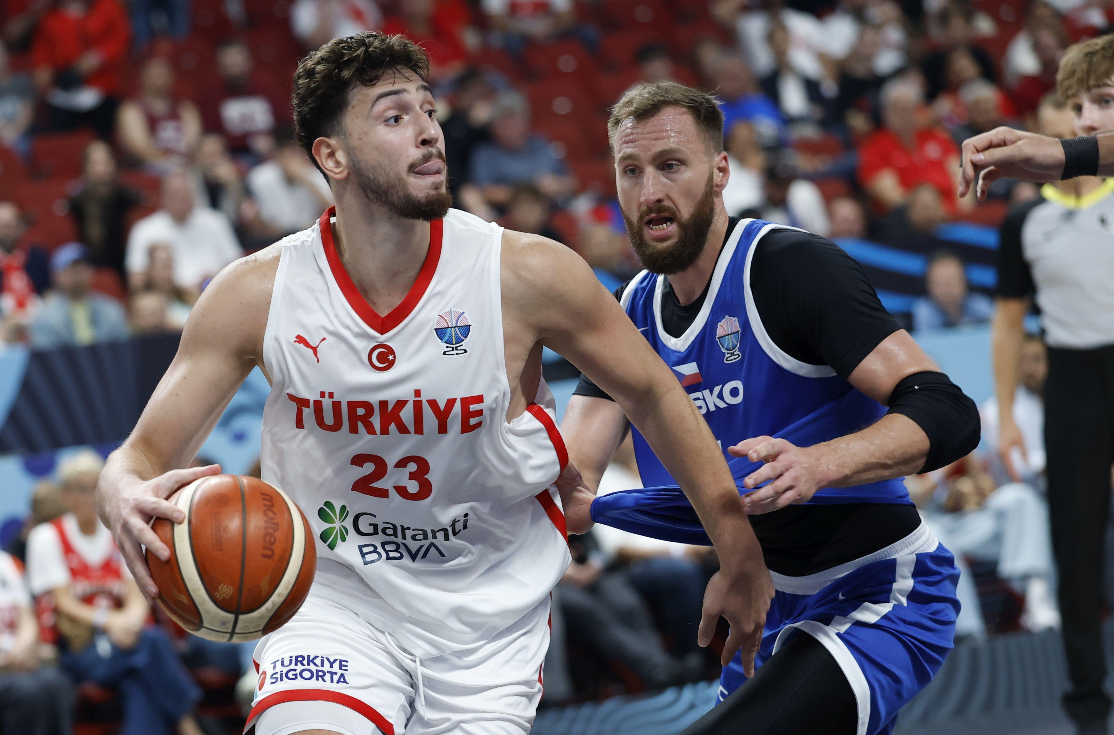 Alperen Šengun i Martin Križ u duelu