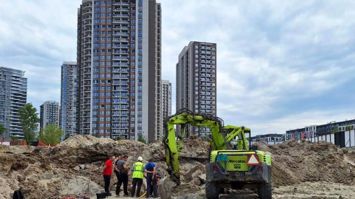 Uklonjenja bomba od pola tone iz Drugog svetskog rata u centru Beograda 2 Radnici na gradilištu „Beograda na vodi"