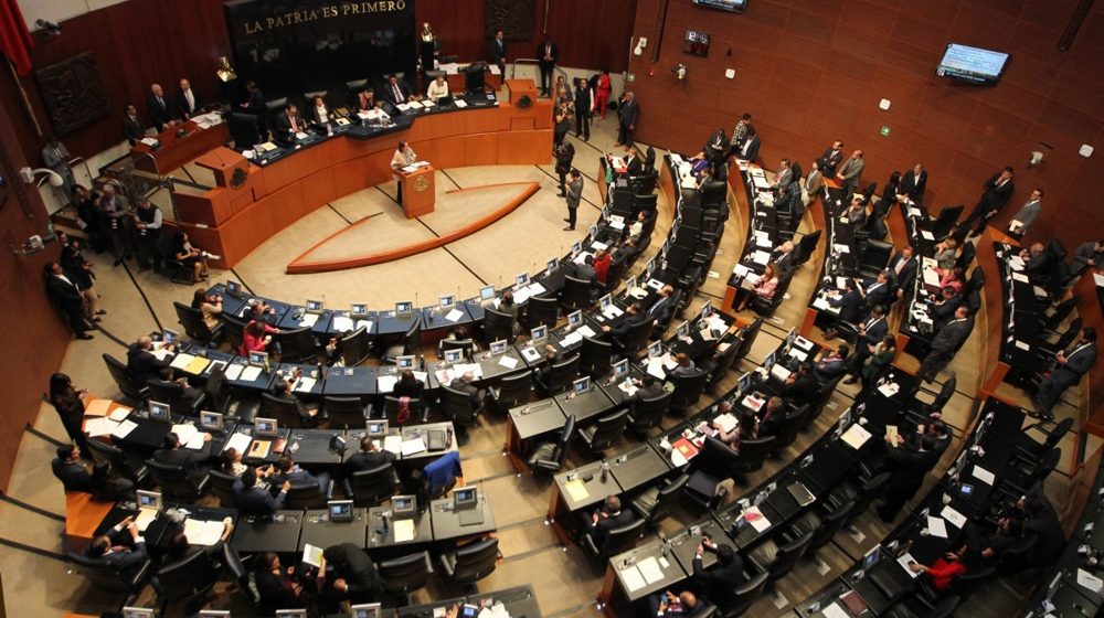 Tuča dvojice istaknutih političara u Senatu Meksika (VIDEO) 1