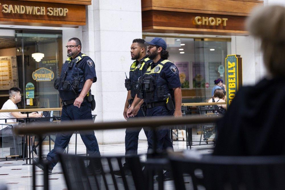 Da li je Vašington kao 'Divlji zapad' i zašto Trampu smetaju beskućnici 3 policija u vašingtonu