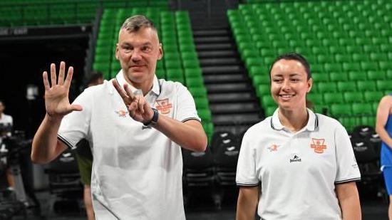 Jelena Todorović, Srpkinja koja menja istoriju muške košarke u Brazilu 6 Jelena Todorović sa Šarunasom Jasikevičijusom