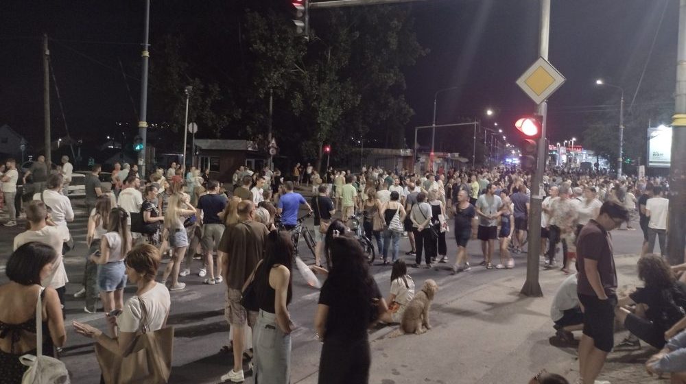 Protest na raskrsnici u Stanovu u znak podrške kragujevačkom studentu Luki Stevanoviću koji je u kućnom pritvoru 1