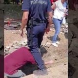 Policija pokušala da privede Ćutu, građani sprečili njegovo hapšenje u Bloku 45 (VIDEO) 12