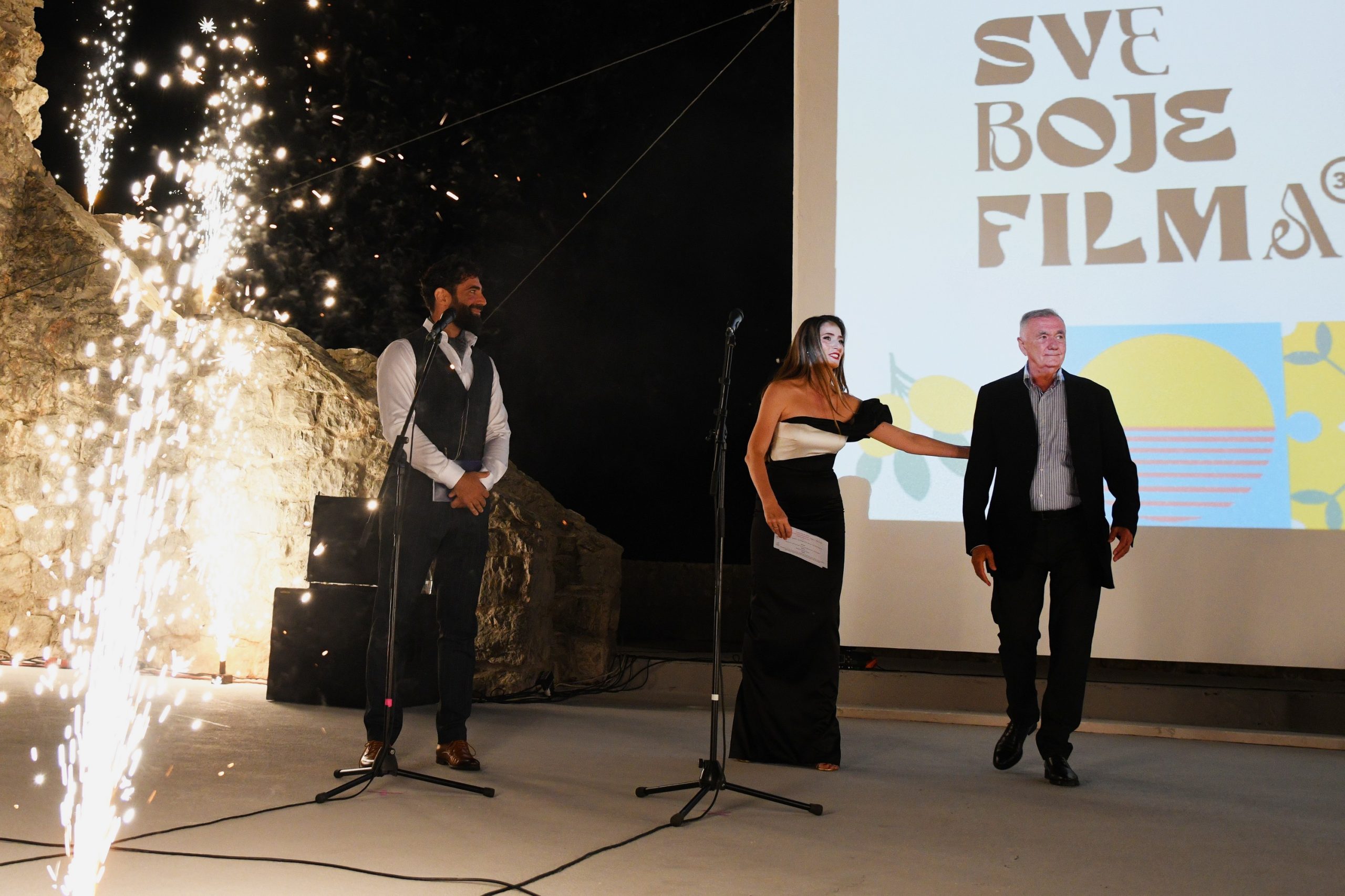 Još sam živ, i ne bih da se izvinjavam zbog toga: Dušan Kovačević primio Nagradu "Milan Žmukić" i proglasio otvorenim 38. Filmski festival Herceg Novi 6