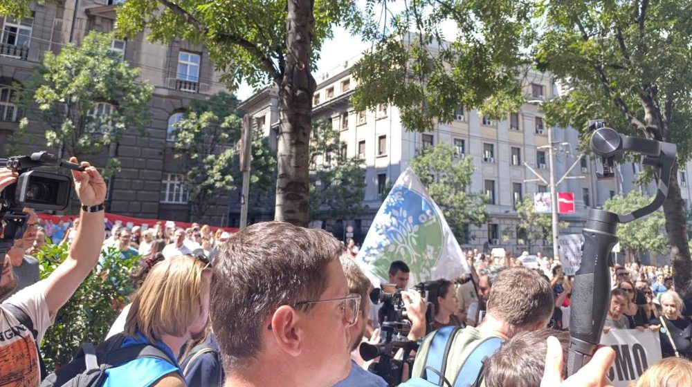 Protest "Sve smo mi Nikolina": Završeno okupljanje ispred Vlade, najavljena predaja zahteva za smenu Marka Krička (FOTO, VIDEO) 1