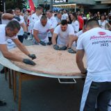 Leskovac opet prvi u svetu: Pljeskavica od 90 kilograma na Roštiljijadi 7