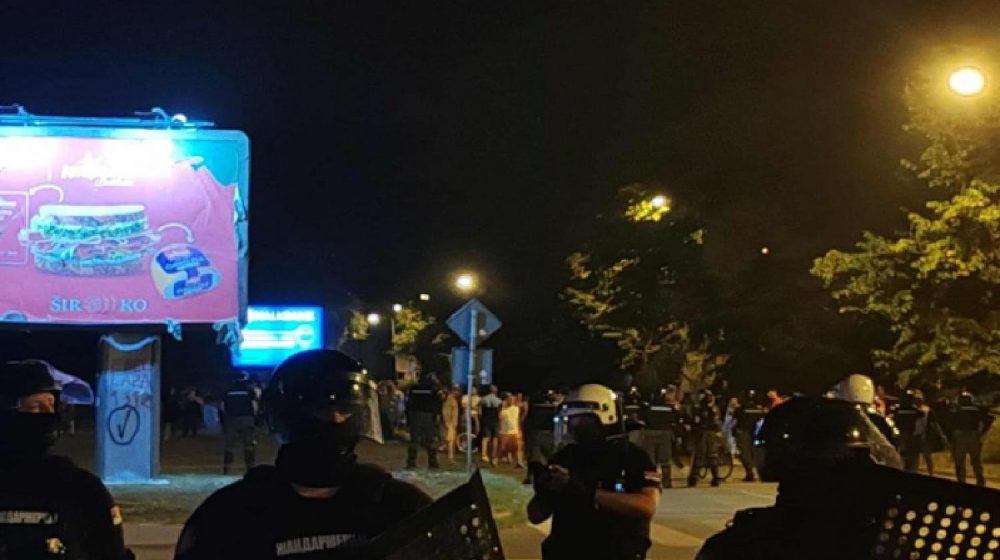 Policija u Novom Sadu potiskuje građane dublje u kampus, sprečava prilaz Sudu 1