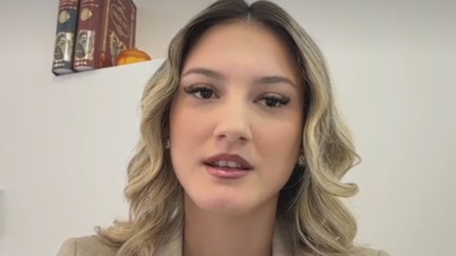 Studentkinja Pravnog u Nišu poručila: Ministri ili da počnu da se mešaju u svoj posao ili da časno napuste Vladu 1 Studentkinja Pravnog u Nišu poručila: Ministri ili da počnu da se mešaju u svoj posao ili da časno napuste Vladu 1