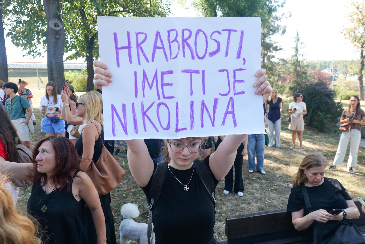 Protest "Sve smo mi Nikolina": Završeno okupljanje ispred Vlade, najavljena predaja zahteva za smenu Marka Krička (FOTO, VIDEO) 5