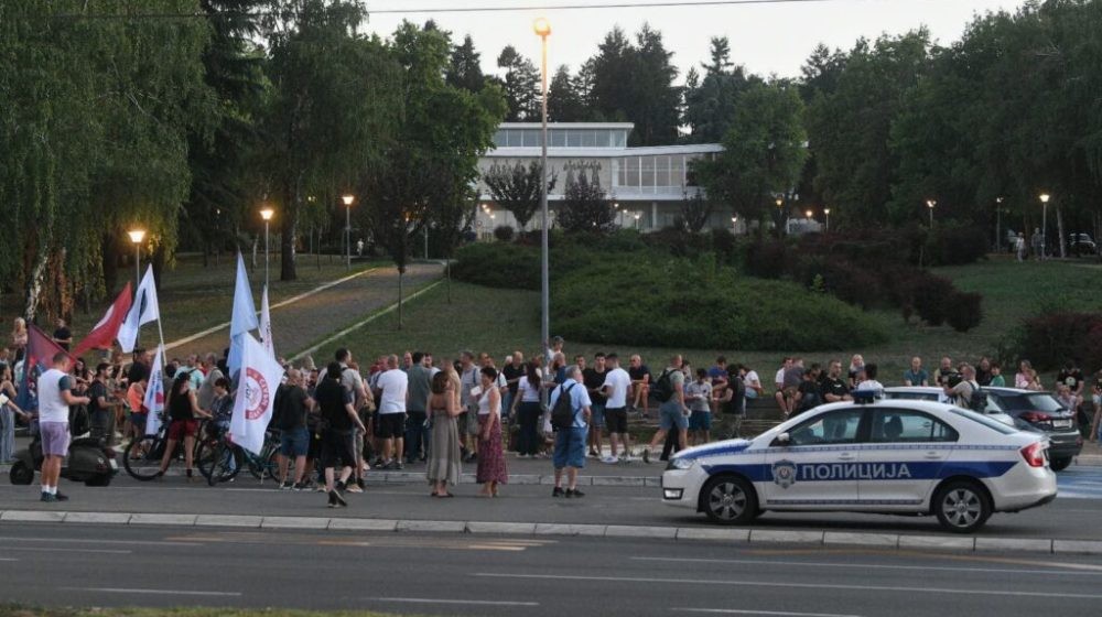 Krenula šetnja zborova građana: Večeras poslednja akcija, ali je "meta" najveća 15