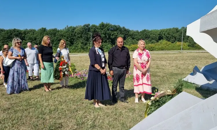 Polaganjem venaca u Kragujevcu obeležen Dan sećanja na romske žrtve Holokausta 1