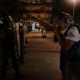 Suzavac pa juriš policije na demonstrante na Novom Beogradu (VIDEO) 11