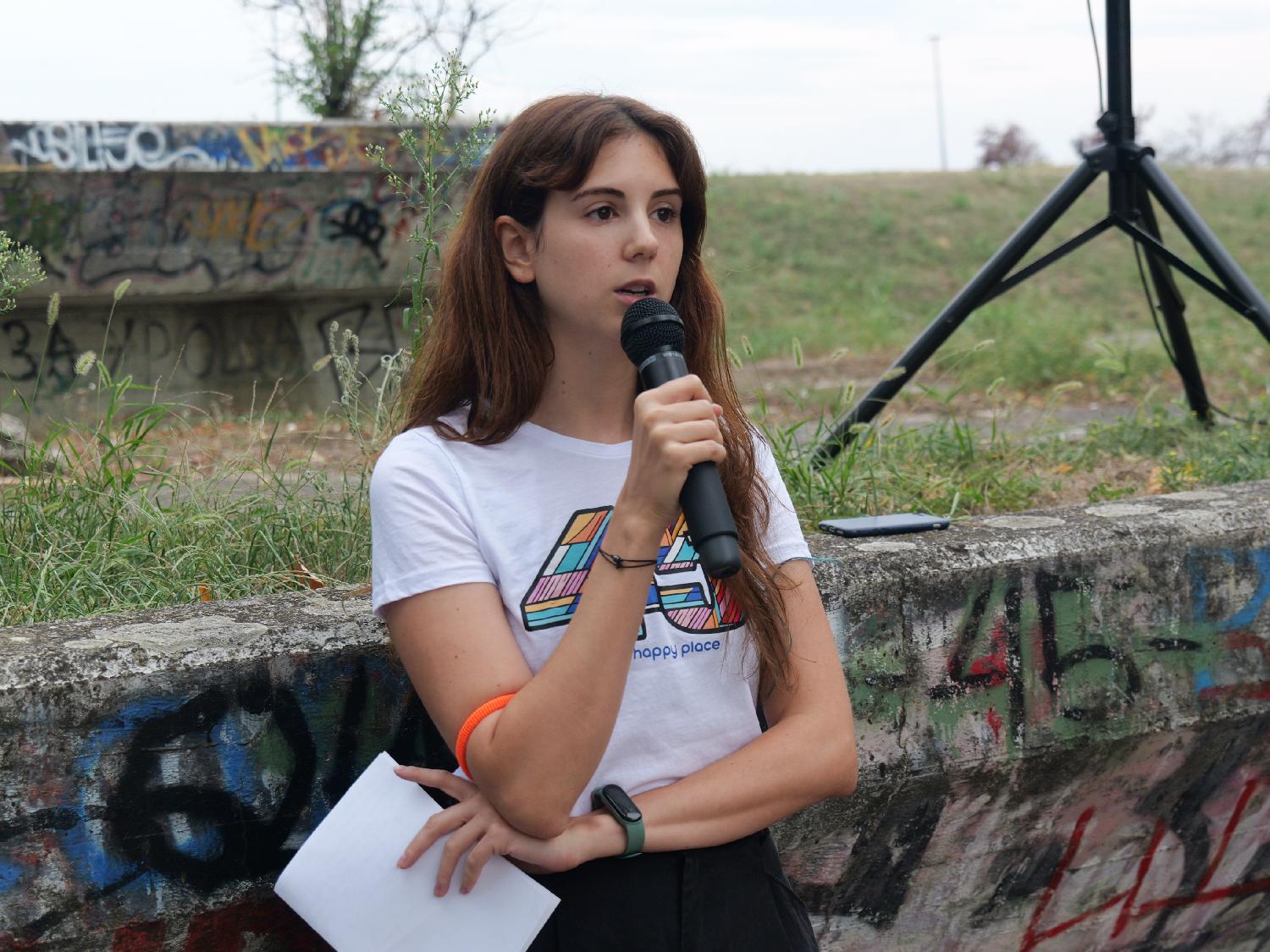 "Ako se žalimo, dovedu policiju umesto dijaloga": Blokovski zborovi na Savskom nasipu (FOTO) 3 "Ako se žalimo, dovedu policiju umesto dijaloga": Blokovski zborovi na Savskom nasipu (FOTO) 3