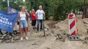 Građani Novog Beograda okupili su se jutros u blizini Savskog nasipa u Nehruovoj ulici zbog, kako tvrde, nelegalnih radova.