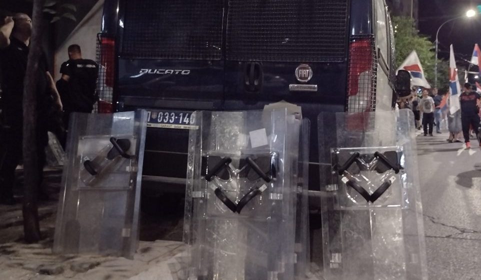 Svima rat al’ Vučiću baš "brat" 1