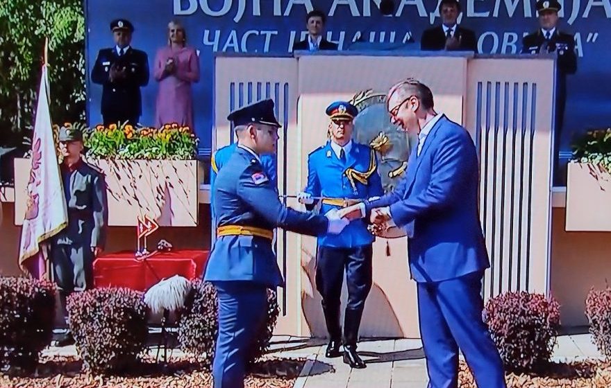 Živimo u teško vreme, a ne dolazi nam lakše: Vučić na svečanosti završetka školovanja mladih oficira 1