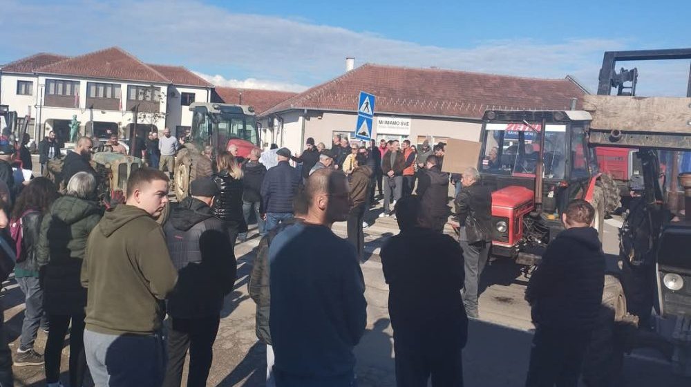 Protiv oligrarhije, autokratije i korupcije: Skup podrške studentima u Kniću 1