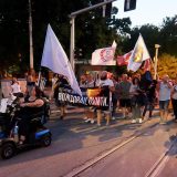 Nakon posete adresama Đura Macuta i Vladimira Đukanovića, protest završen sa 16 minuta tišine na Trošarini 2