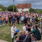 Skupovi protiv blokada: Premijer Macut na skupu u Zemunu, u Novom Sadu došlo do tuče među pristalicama SNS (VIDEO) 7