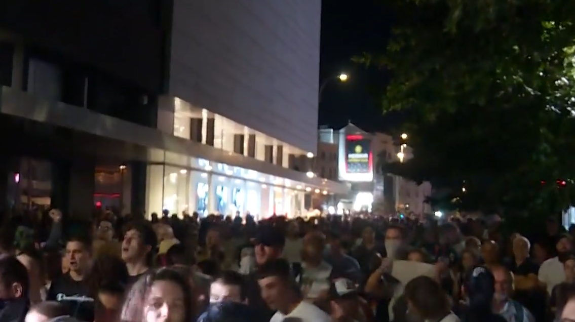 (FOTO, VIDEO) Protesti širom Srbije: Svi privedeni studenti iz Niša pušteni na slobodu, u Novom Sadu jednom od osumnjičenih pozlilo 4