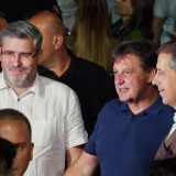 Ministri i funkcioneri SNS-a ispred Skupštine: Uz razgovor i utakmicu Crvene zvezde 7