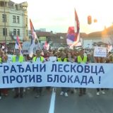 Pristalice SNS u više gradova Srbije: Na skupu protiv blokada naprednjaci blokirali ulice u Leskovcu, policija legitimisala građane zbog pištaljki 2