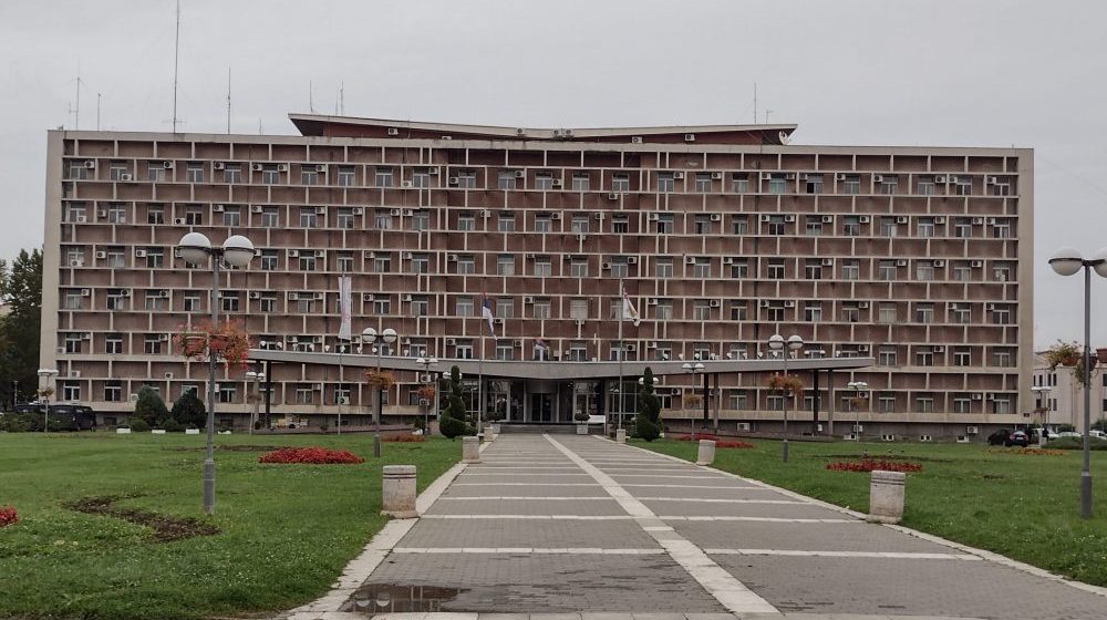 Nije nam mesto u istoj sali sa ljudima kojima je radno mesto „Ćacilend”: Kragujevački odbornici opozije bojkotuju sednicu Skupštine grada 1