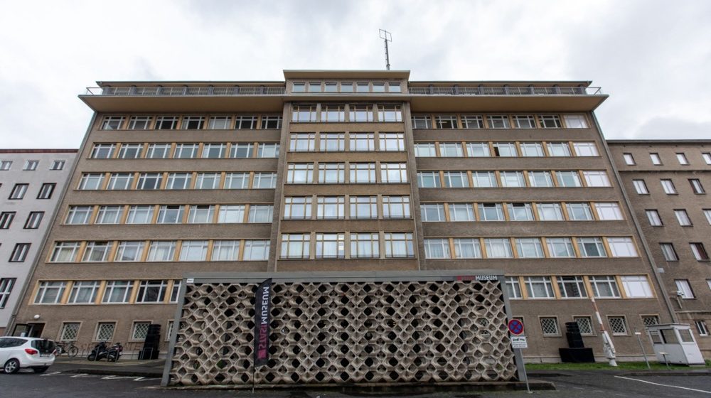 Kako je radio Štazi: „Drugovi, moramo znati sve!“ 1