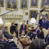 "Ko kosi, a ko vodu nosi": Fotografija koja je obeležila sastanak Trampa i evropskih lidera 2