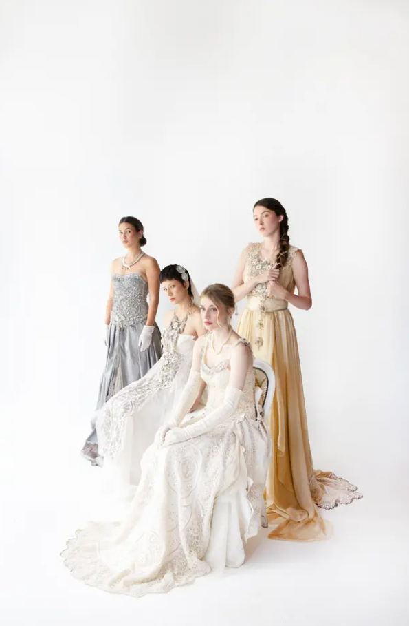 VESTIGE: Tragovi prošlosti na haljinama koje će se nositi i u budućnosti 3 Tragovi prošlosti na haljinama