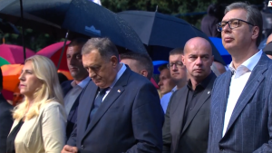 Dan sećanja na prognane i stradale Srbe tokom hrvatske vojno-policijske akcije "Oluja" obeležen je večeras u Sremskim Karlovcima. Okupljenima su se obratili predsednik Srbije Aleksandar Vučić i predsednik Republike Srpske Milorad Dodik, kao i patrijarh Porfirije.