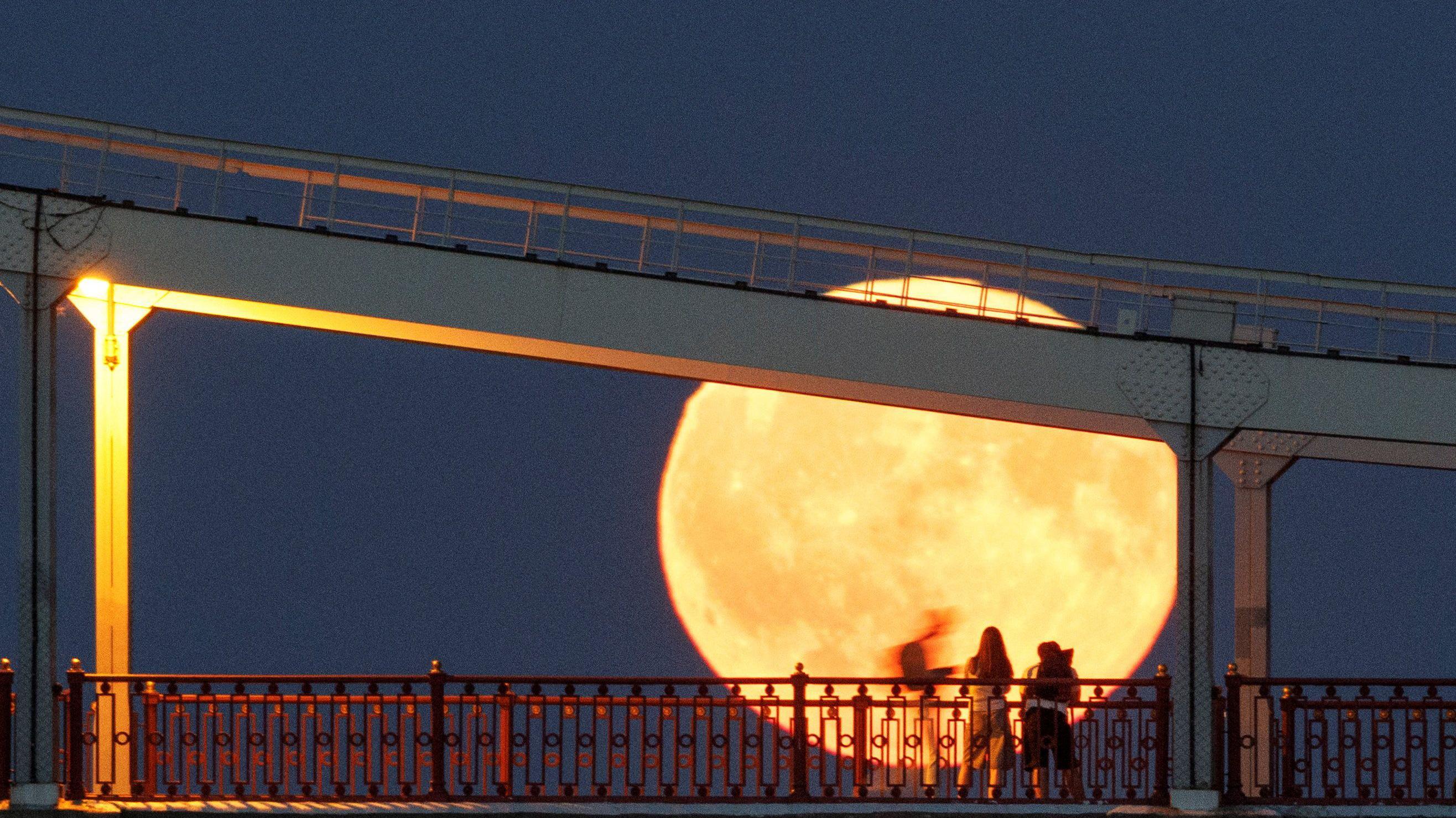 Avgustovski pun mesec: Svetlost koja najavljuje kraj leta 6 Pun mesec u Kijevu