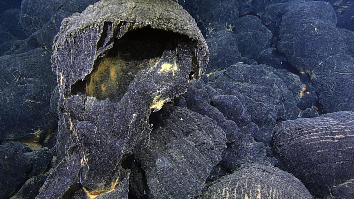 Neki podvodni vulkani bi uskoro mogli da eruptiraju - treba li da strahujemo 3 Lava na dnu okeana