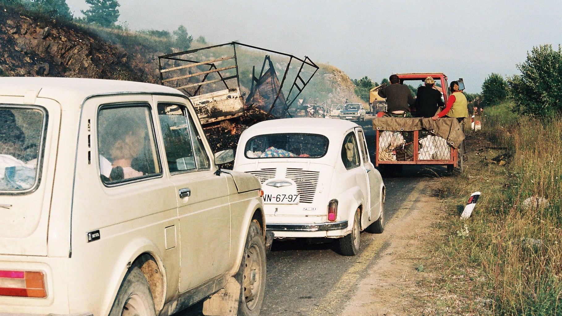 Napad na Petrovačkoj cesti: Epizoda 'Oluje' koja još čeka odgovore 5 Izbeglička kolona kod Bosanskog Petrovca 7. avgusta 1995.