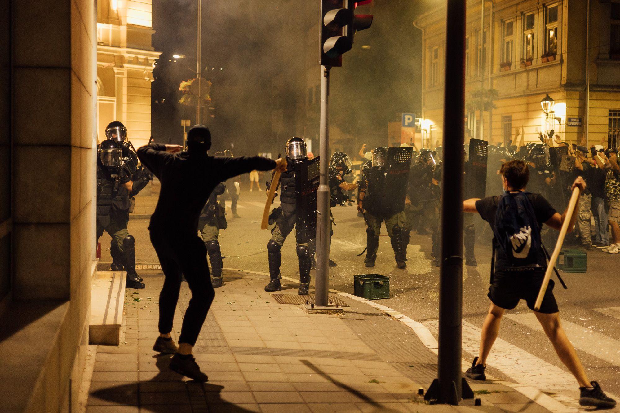 U fotografijama: Protest u Valjevu okončan neredima 10 Protest Valjevo