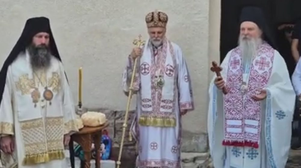 Mitropolit Teodosije i vladika Grigorije se obratili iz Banjske (VIDEO) 1