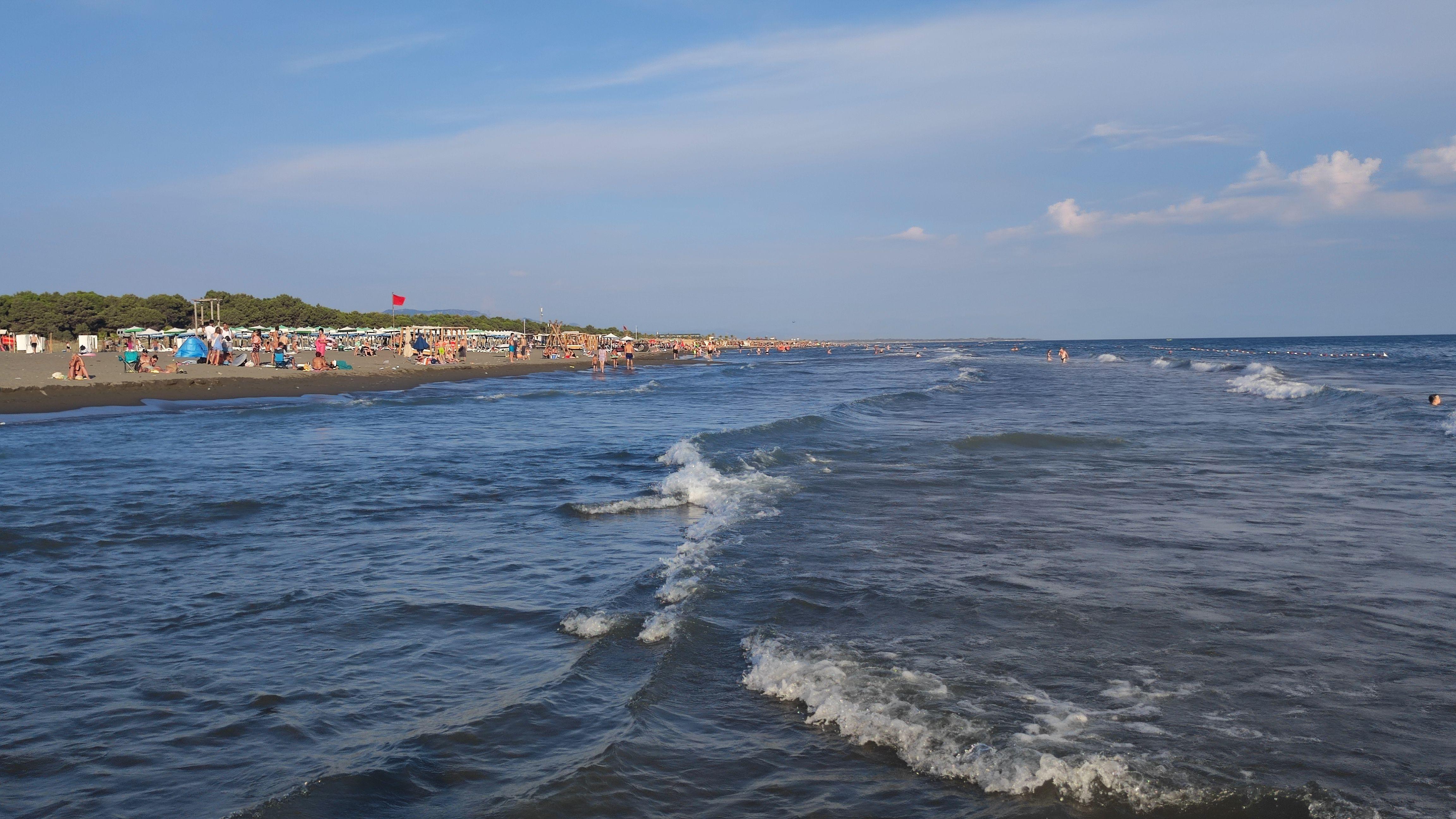 Da li je turistička sezona u Crnoj Gori podbacila 4 Velika plaža u Ulcinju