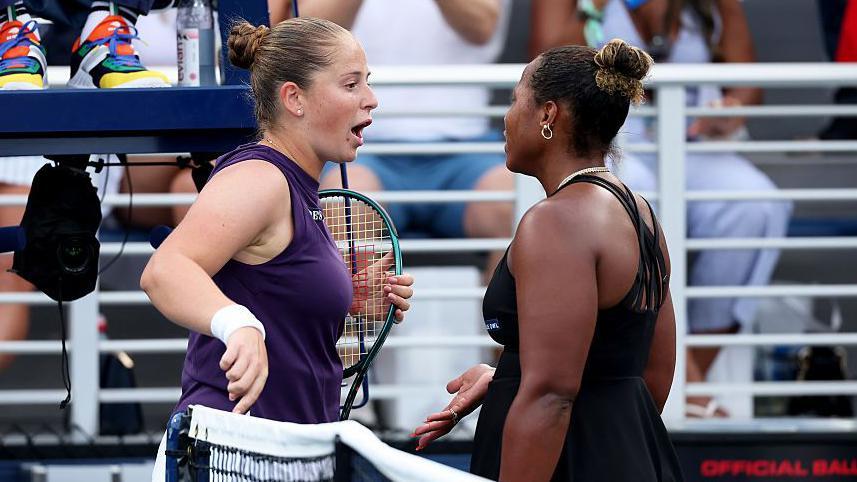 Ostapenko se izvinila zbog svađe na US Openu: „Govorila sam samo o tenisu" 1 Jelena Ostapenko u raspravi sa Tejlor Tauzend