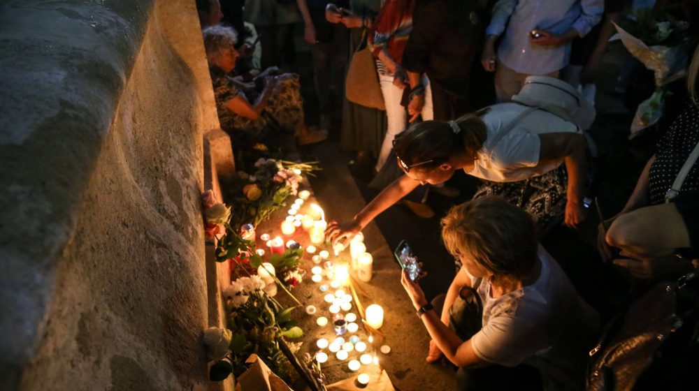 Stotine Beograđana odalo počast Gabi Novak, Arsenu i Matiji Dedić