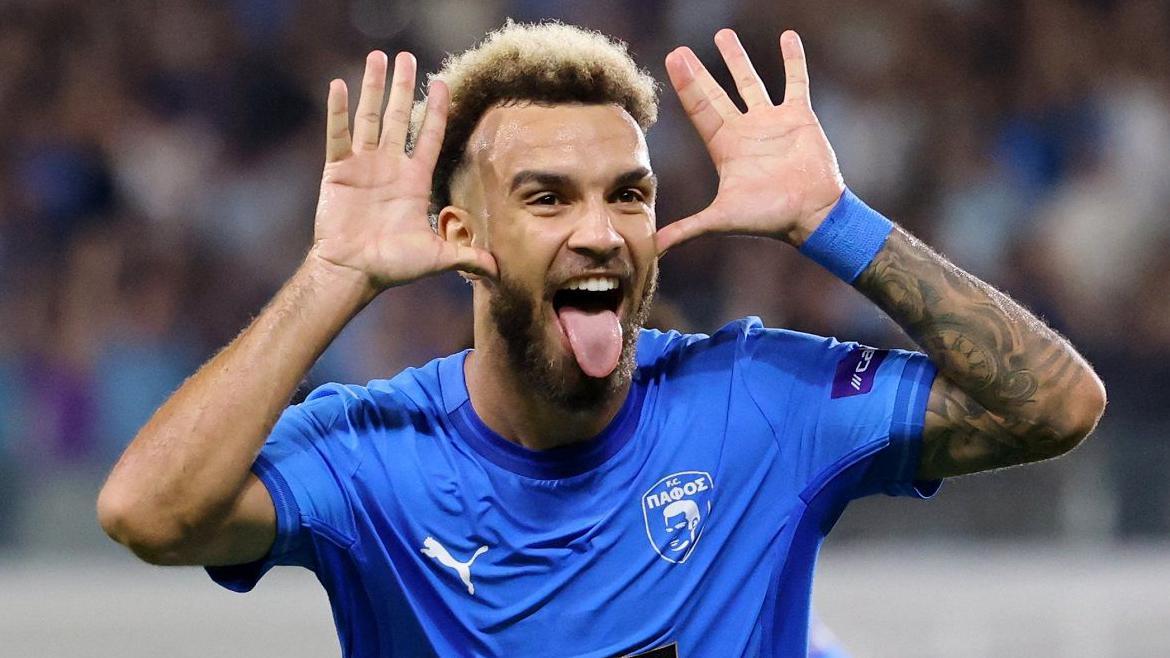 Fudbaler kiparskog Pafosa, Žaža proslavlja gol koji je odveo njegov tim u Ligu šampiona