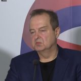 Dačić: Petoro uhapšenih u večerašnjim protestima, postojala namera da se zapale prostorije SNS-a 3