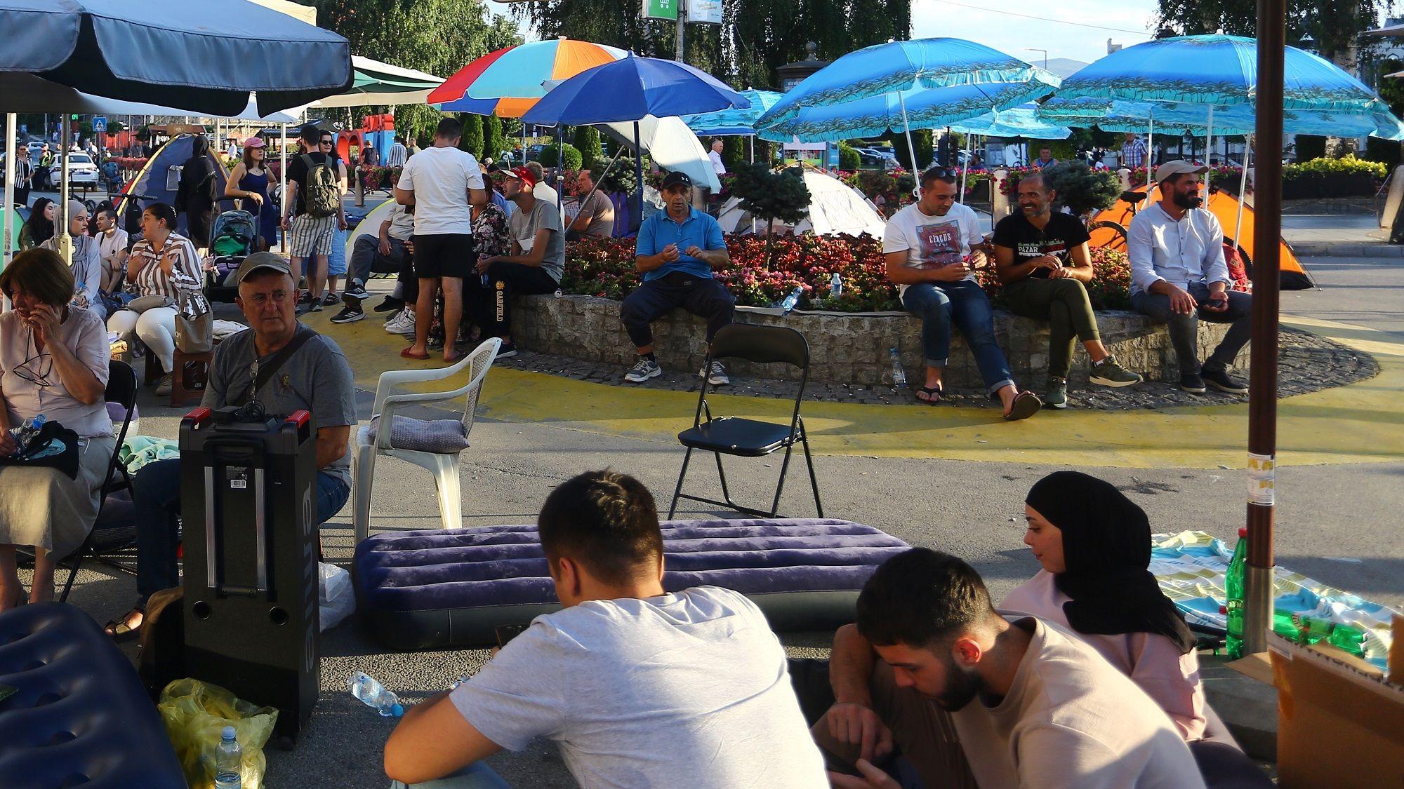 Foto priča iz Novog Pazara: Blokadom traže puštanje svih privedenih na slobodu 4 Blokada centra Novog Pazara