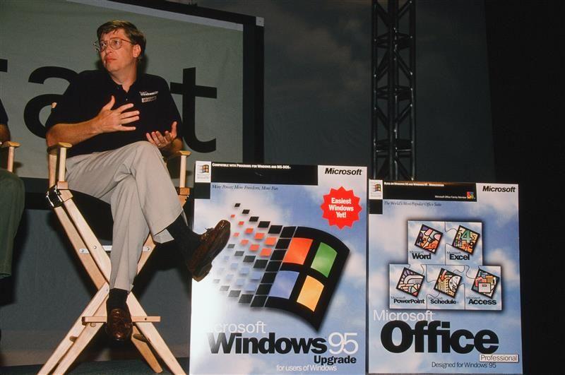 Windows 95: Sistem koji je promenio korišćenje računara 1 Bil Gejts na predstavljanju sistema Windows95, 24. avgusta 1995.