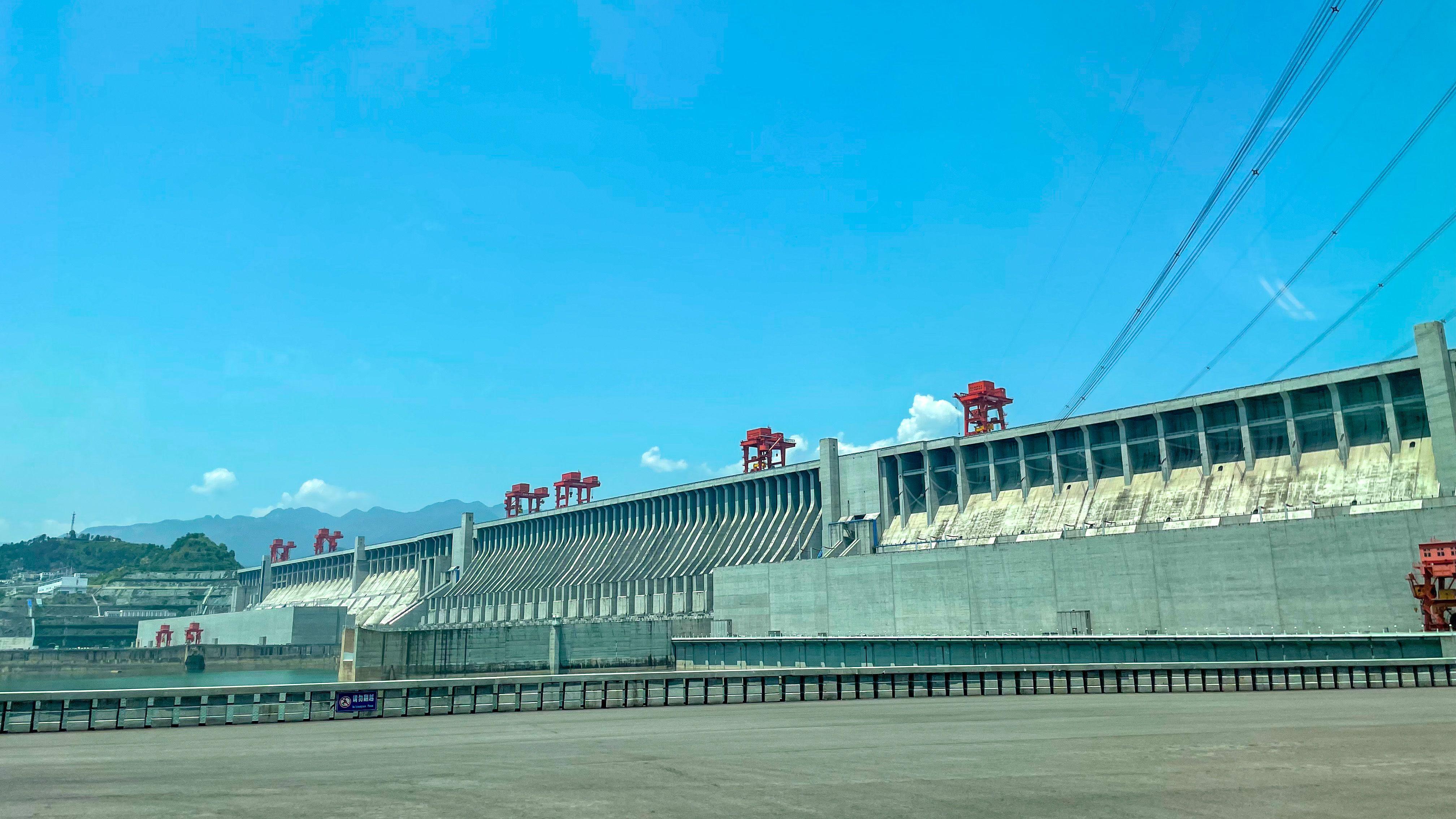 'Nasmejani anđeo': Bitka za spas retkog delfina bez peraja 4 Fotografija brane Tri klisure, džinovske betonske građevine koja se proteže preko reke Jangce