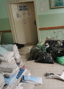 foto, klinika u knez selu medicinska dokumentacija i kese, foto dragan milic Niški Klinički centar najavio krivičnu prijavu protiv dr Dragana Milića zbog objava o Onkologiji i bivšoj Klinici za plućne bolesti u Knez Selu 10